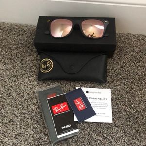 NEW RAY-BAN Wayfarer 52 sunglasses